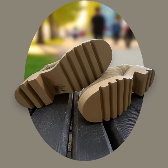 Universal Thread Super Chunky Ankle Boots. Brown. Size: 8.5 - Picture 9 of 13